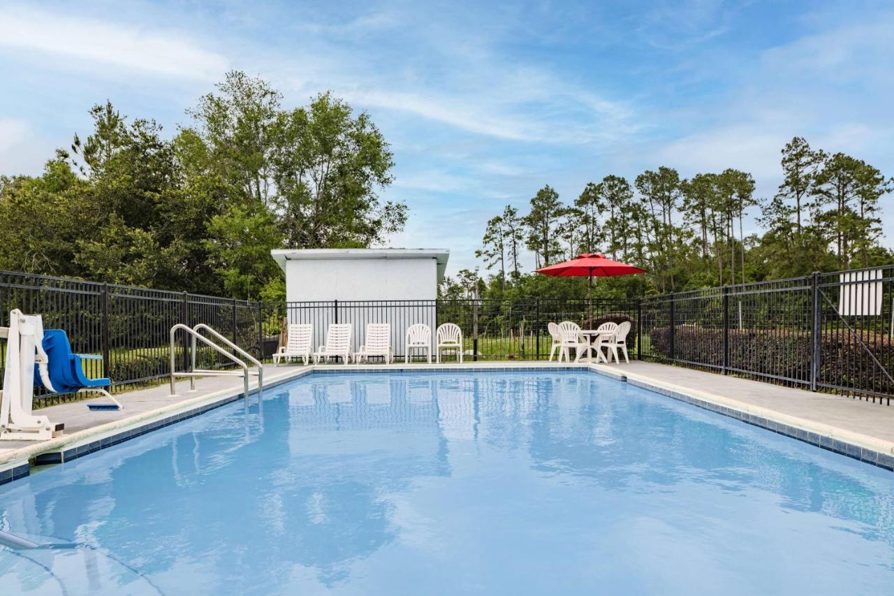 Days Inn By Wyndham Pensacola I-10 Ferry Pass Екстериор снимка