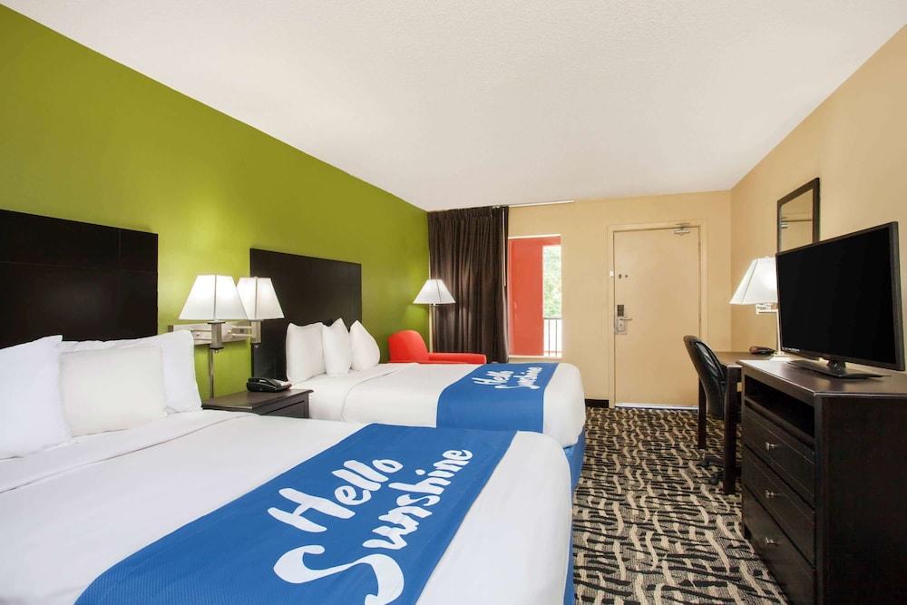 Days Inn By Wyndham Pensacola I-10 Ferry Pass Екстериор снимка
