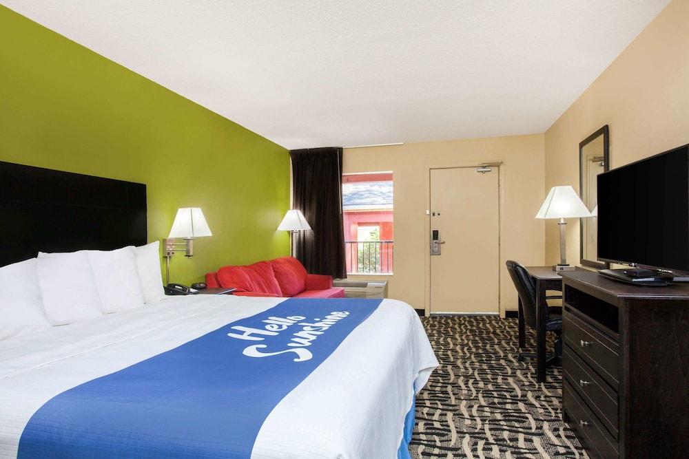 Days Inn By Wyndham Pensacola I-10 Ferry Pass Екстериор снимка